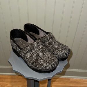 Dansko Vegan Black and White tweed Patterned Clogs size 38